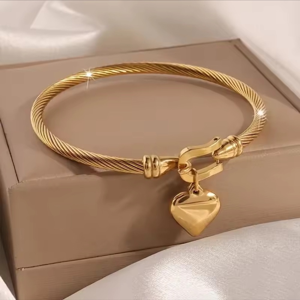 Bracelet 18K Gold Stainless Steel Heart Bangle